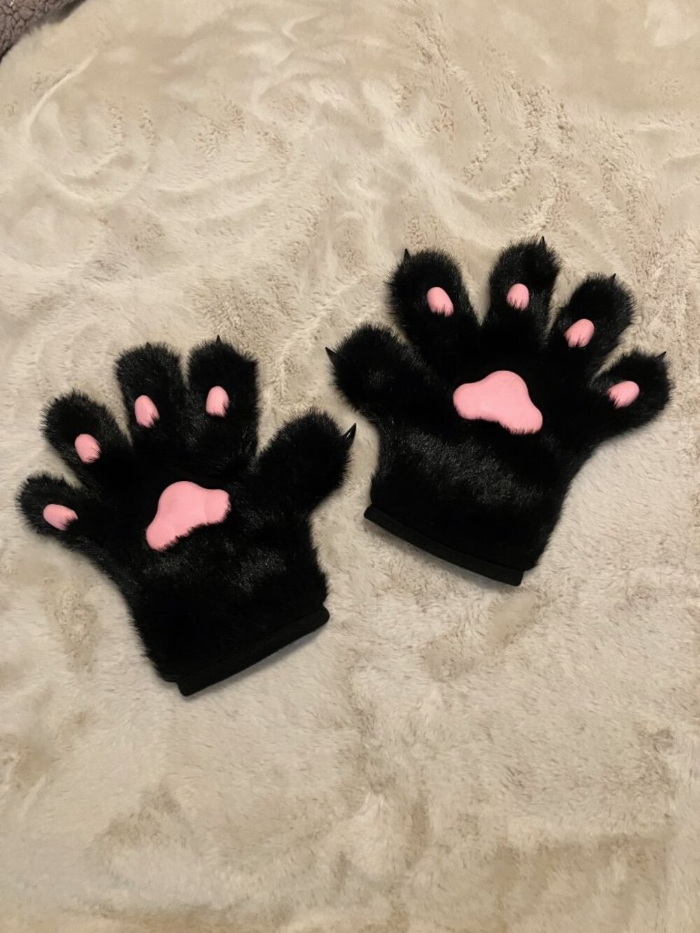 KITTEN MITTENS GLOVES - FAUX FUR - CLAWS - BLACK AND PINK TOES BEANS - NWOT